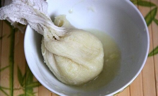 Jus d'oignon pour nettoyer le corps des parasites.